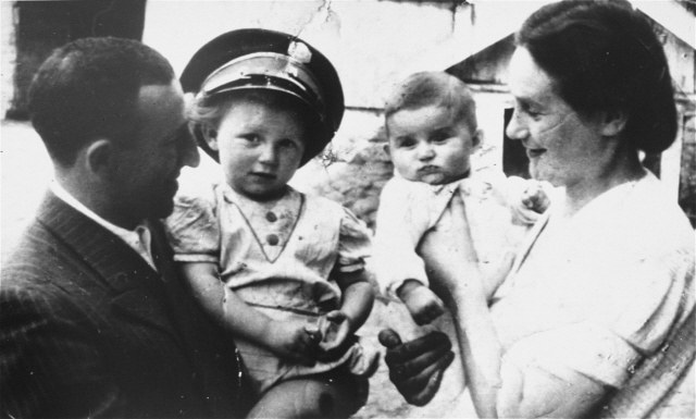Guta and her sister Esther with their parents, Rachel and Moshe